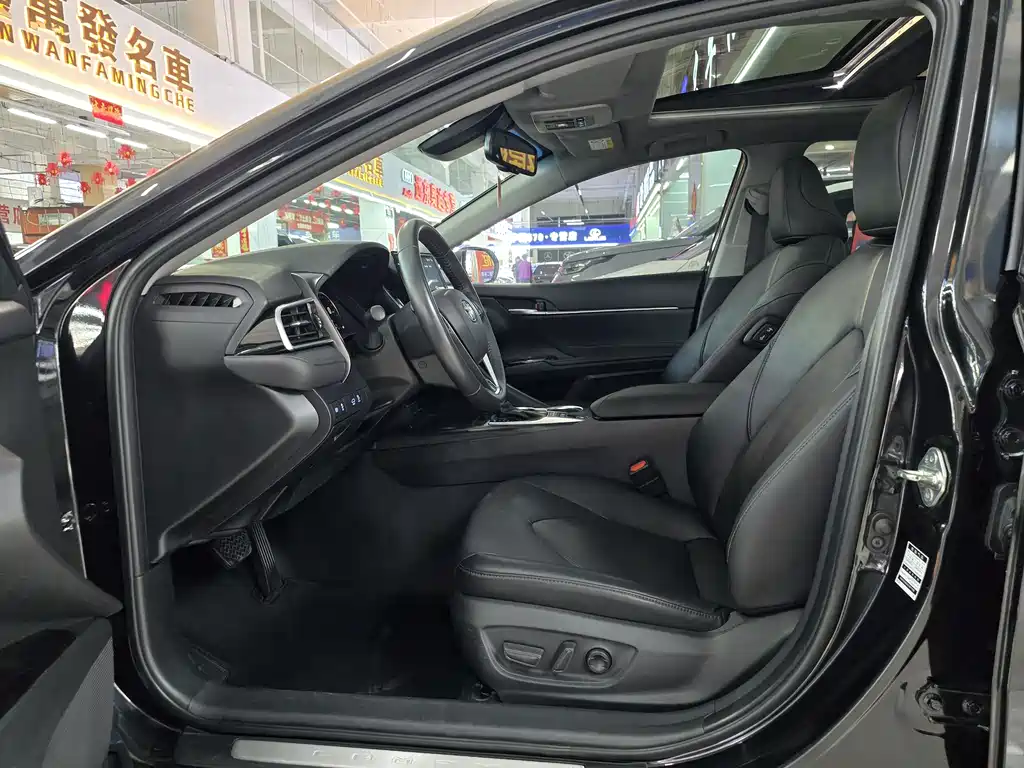 Toyota Camry 2022 — фото 10