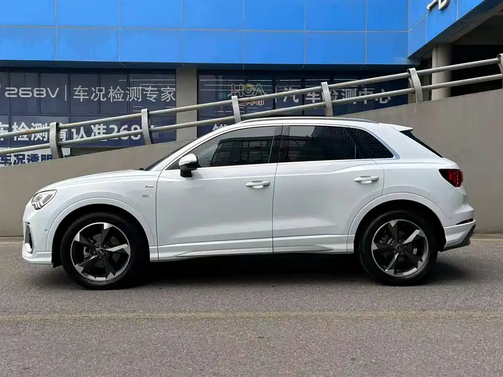 Audi Q3 2023 — фото 3
