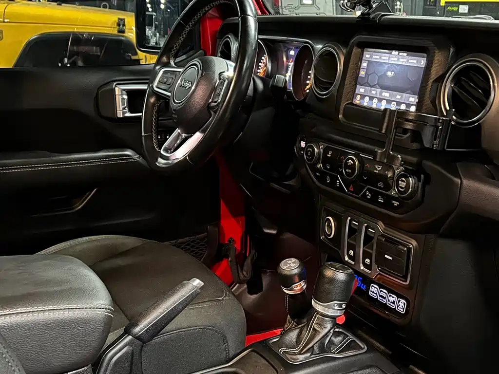 Jeep Wrangler 2021 — фото 13