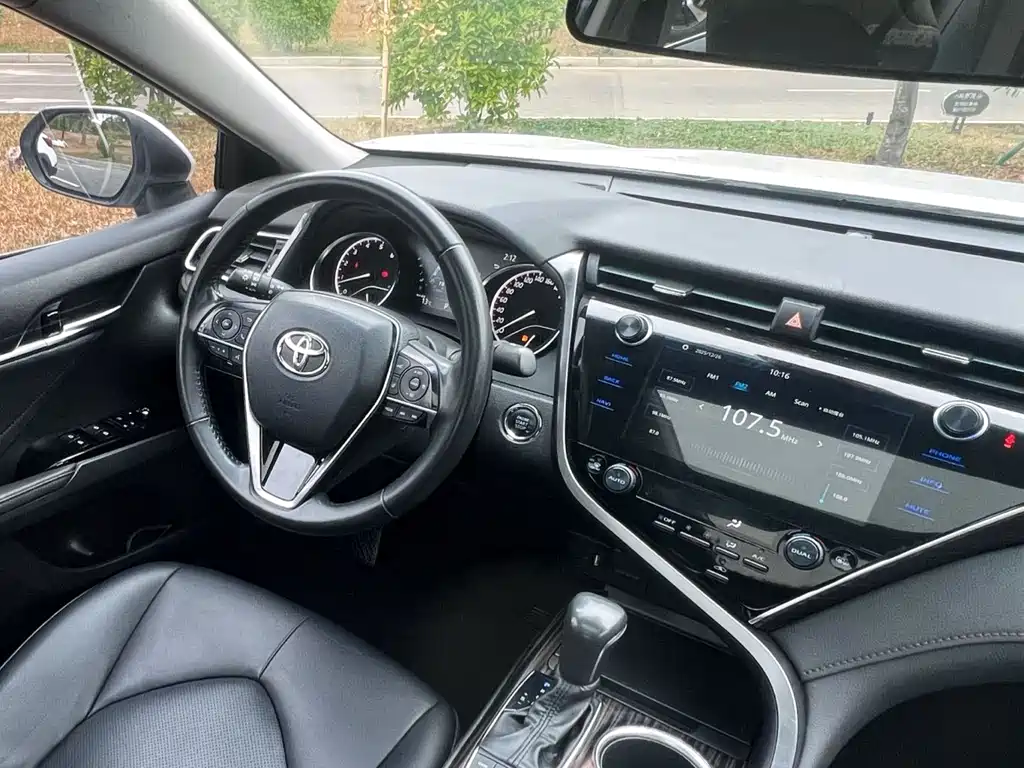 Toyota Camry 2020 — фото 10