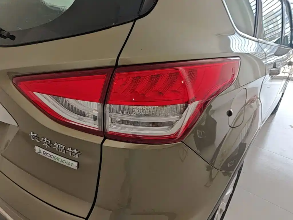 Ford Kuga 2016 — фото 8