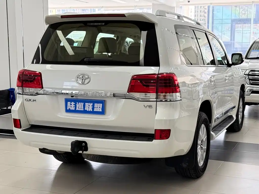 Toyota Land Cruiser 2018 — фото 16