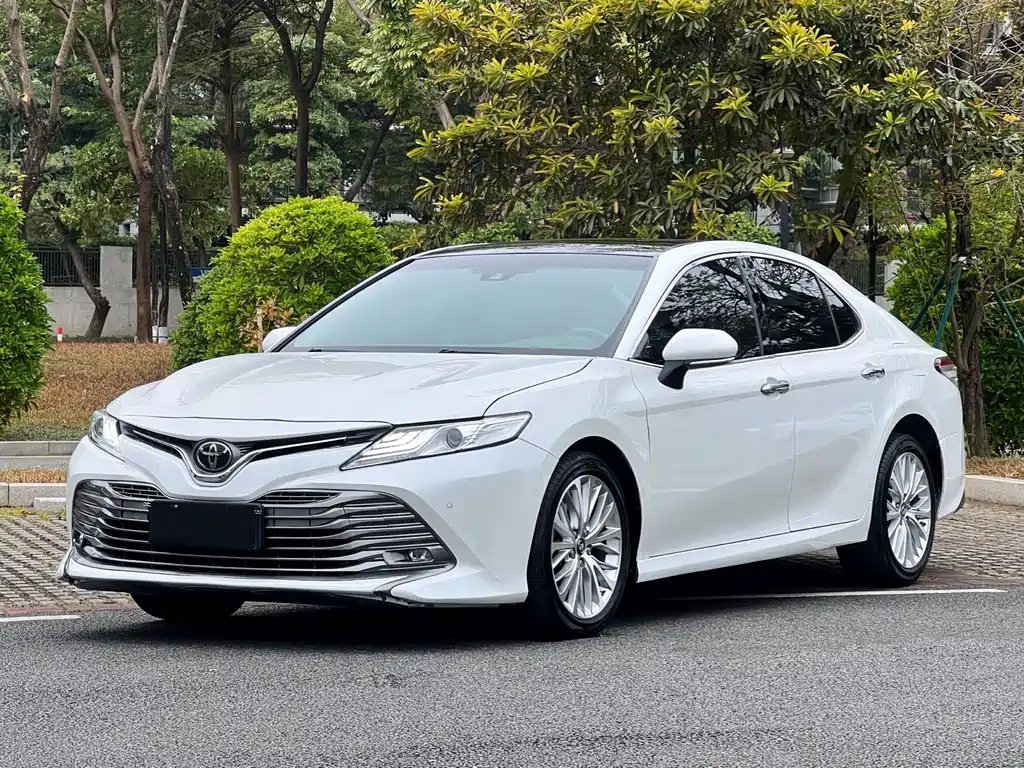 Toyota Camry 2020 — фото 1