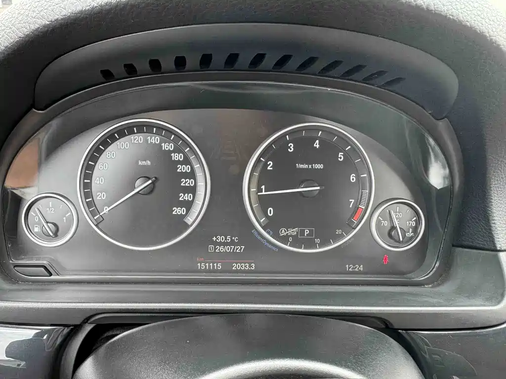 BMW 5 Series 2017 — фото 16
