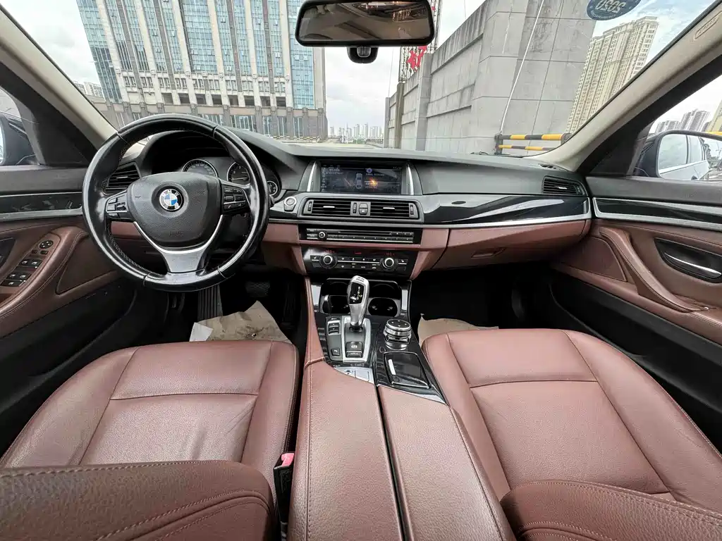 BMW 5 Series 2017 — фото 8