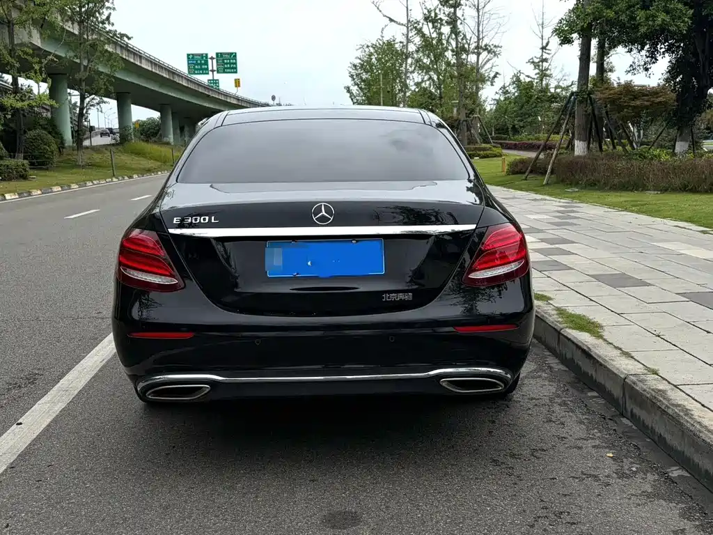 Mercedes-Benz E-Class 2019 — фото 13