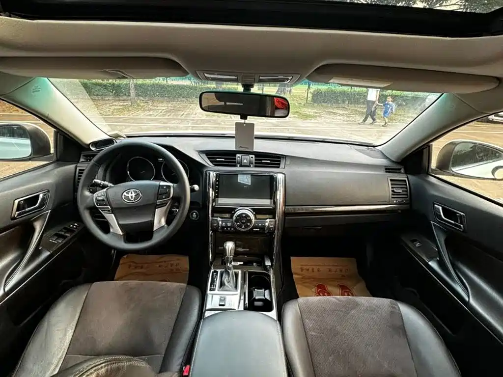 Toyota Reiz 2016
