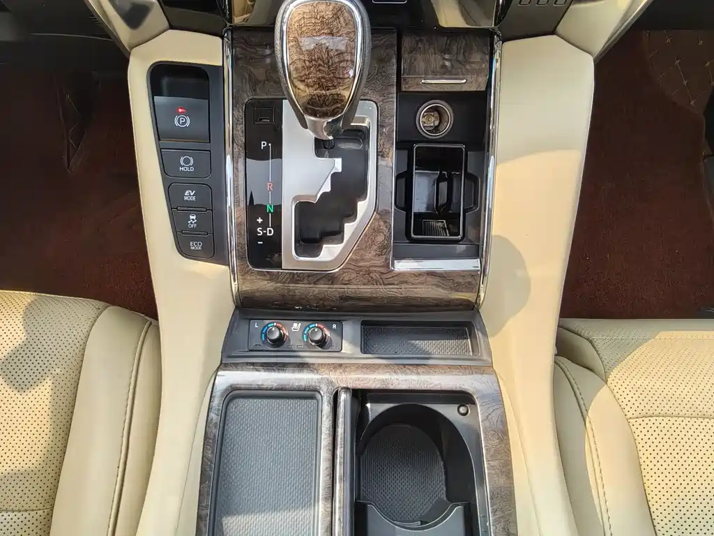 Toyota Alphard 2020 — фото 10