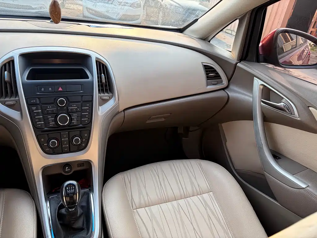 Buick Excelle 2014 — фото 12