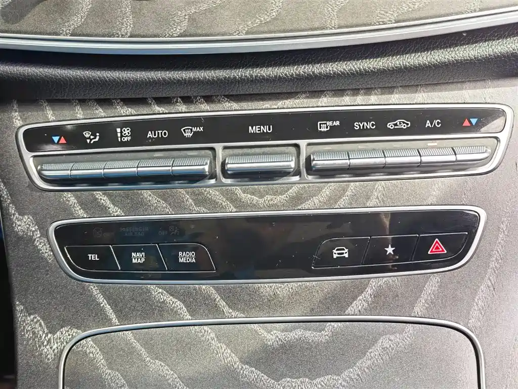 Mercedes-Benz E-Class 2021 — фото 26