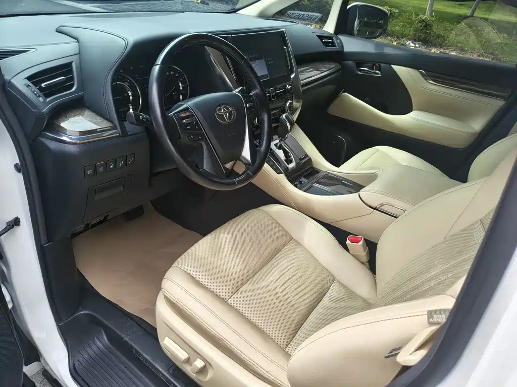 Toyota Alphard 2022 — фото 3
