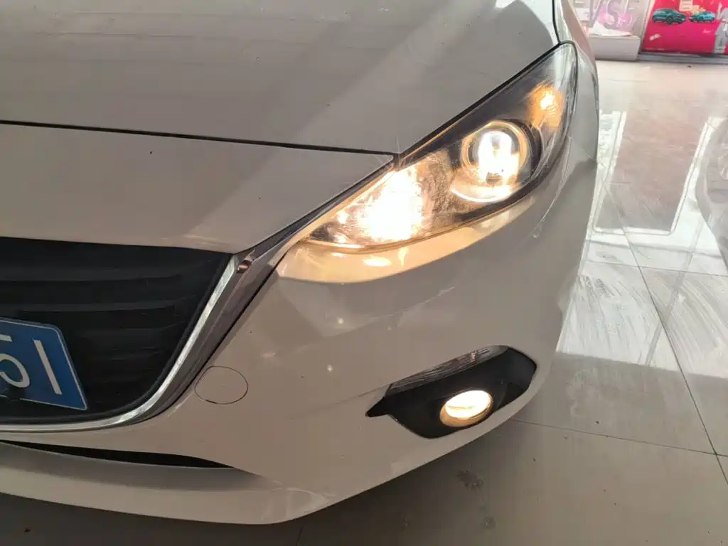 Mazda 3 Axela 2016 — фото 18