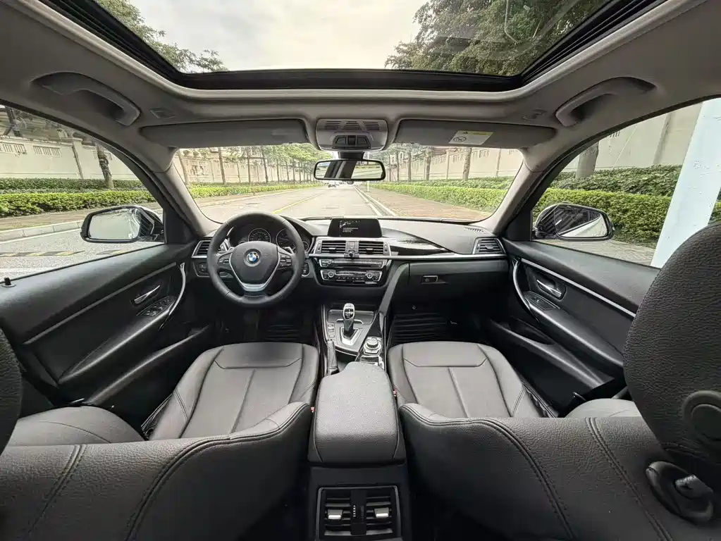 BMW 3 Series 2017 — фото 15