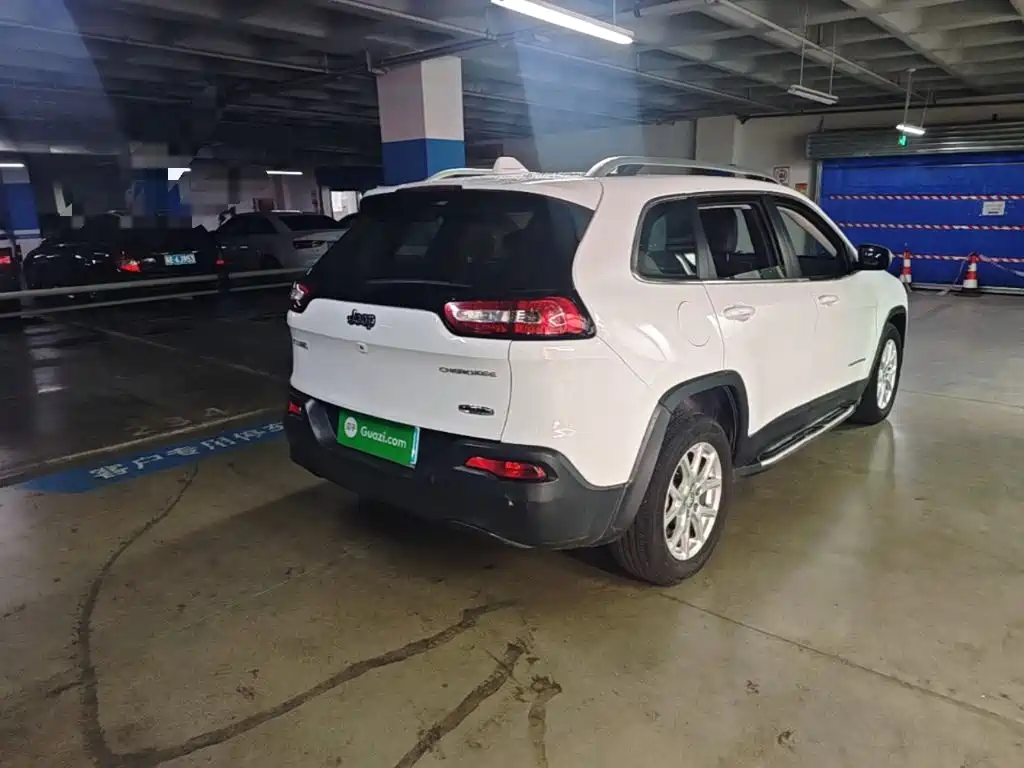 Jeep Cherokee 2017 — фото 7