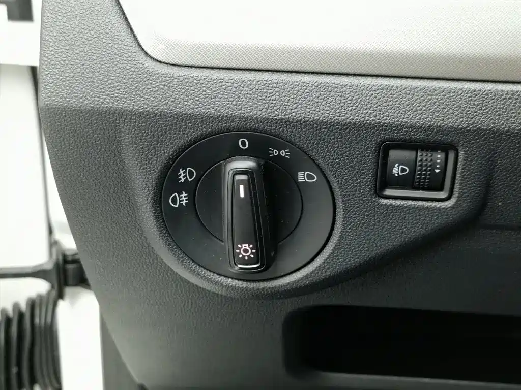 Volkswagen Lavida 2018 — фото 21