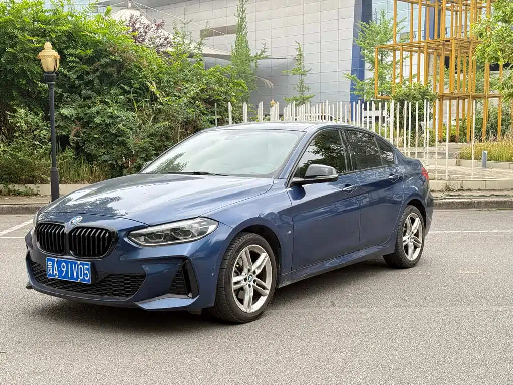 BMW 1 Series 2022 — фото 1