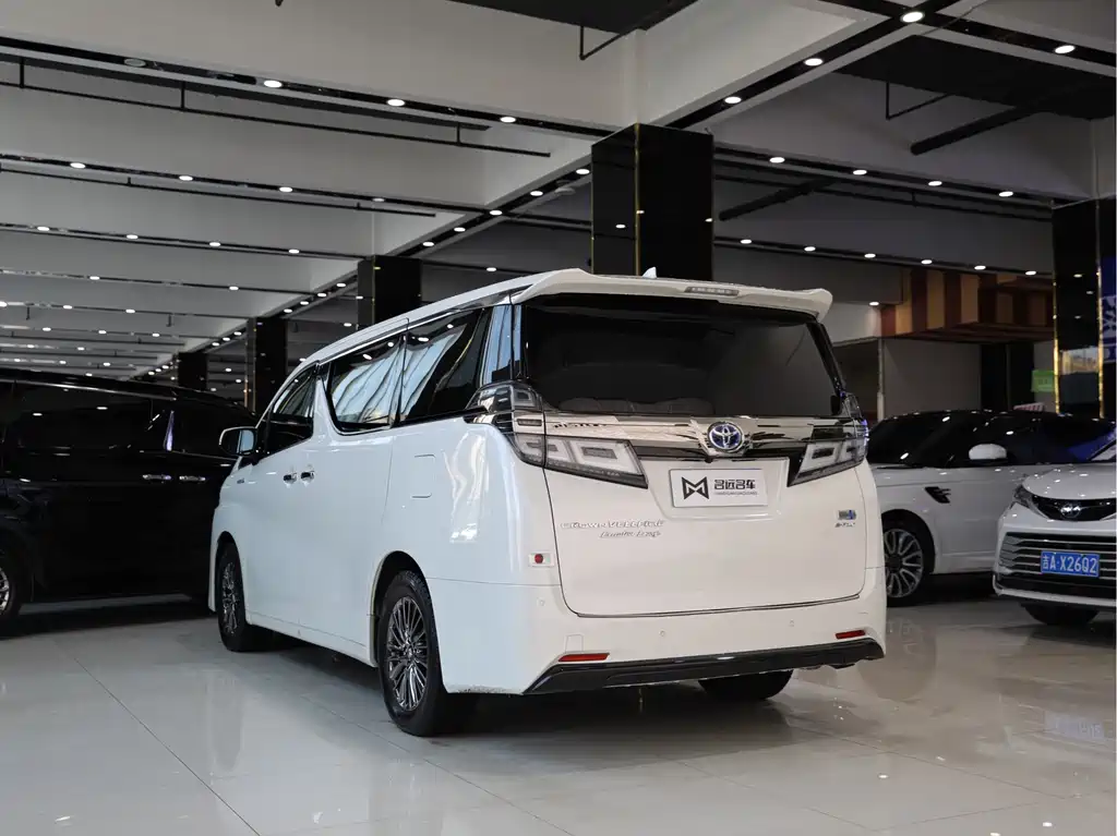 Toyota Vellfire 2023 — фото 16