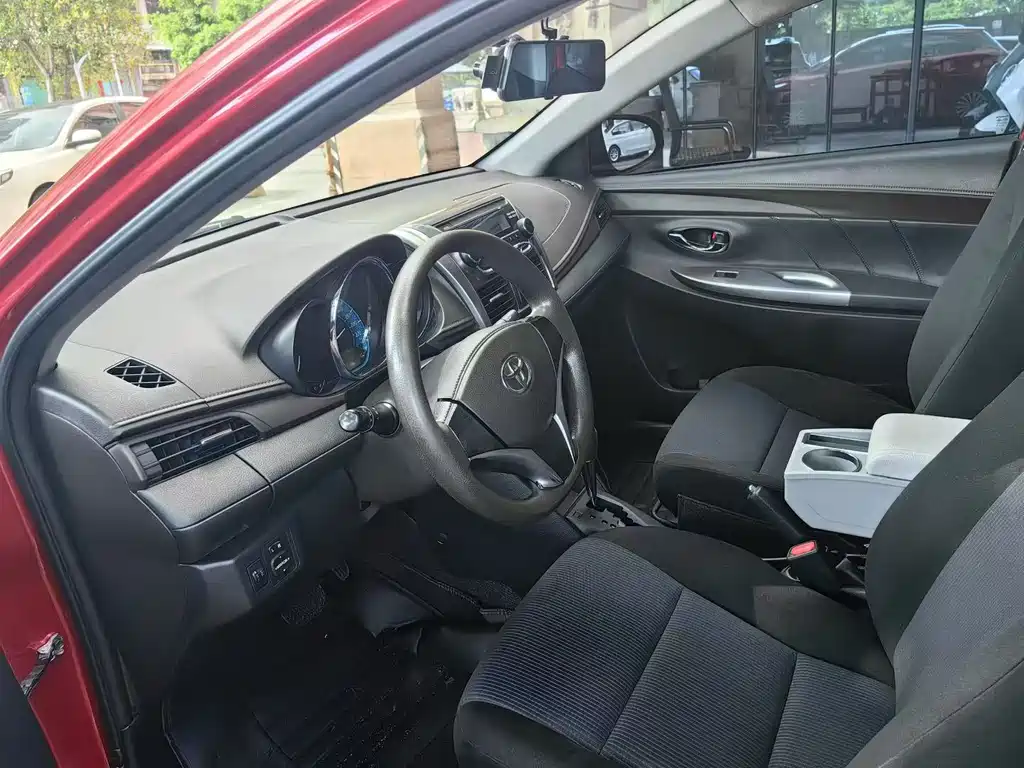 Toyota Yaris L 2015 — фото 11