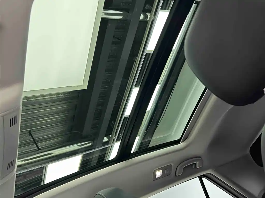 Volkswagen T-Roc 2023 — фото 9