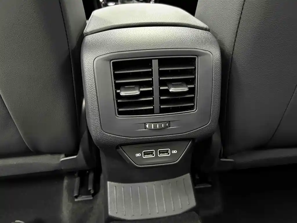 Volkswagen T-Roc 2023 — фото 15