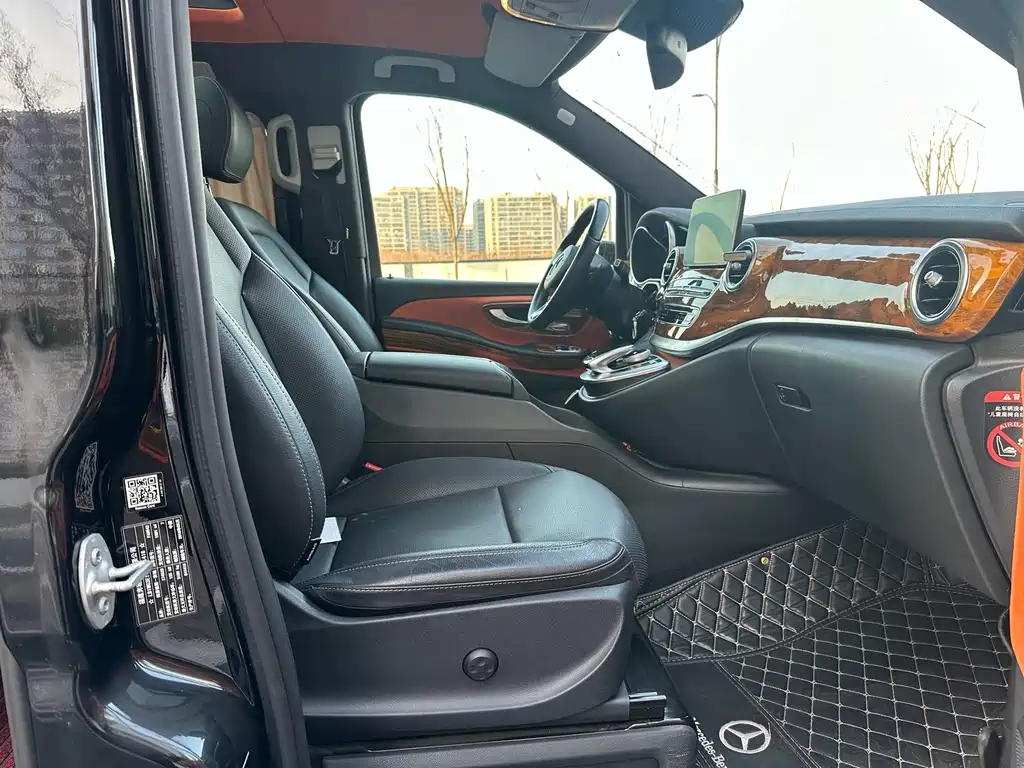 Mercedes-Benz V-Class 2018 — фото 11