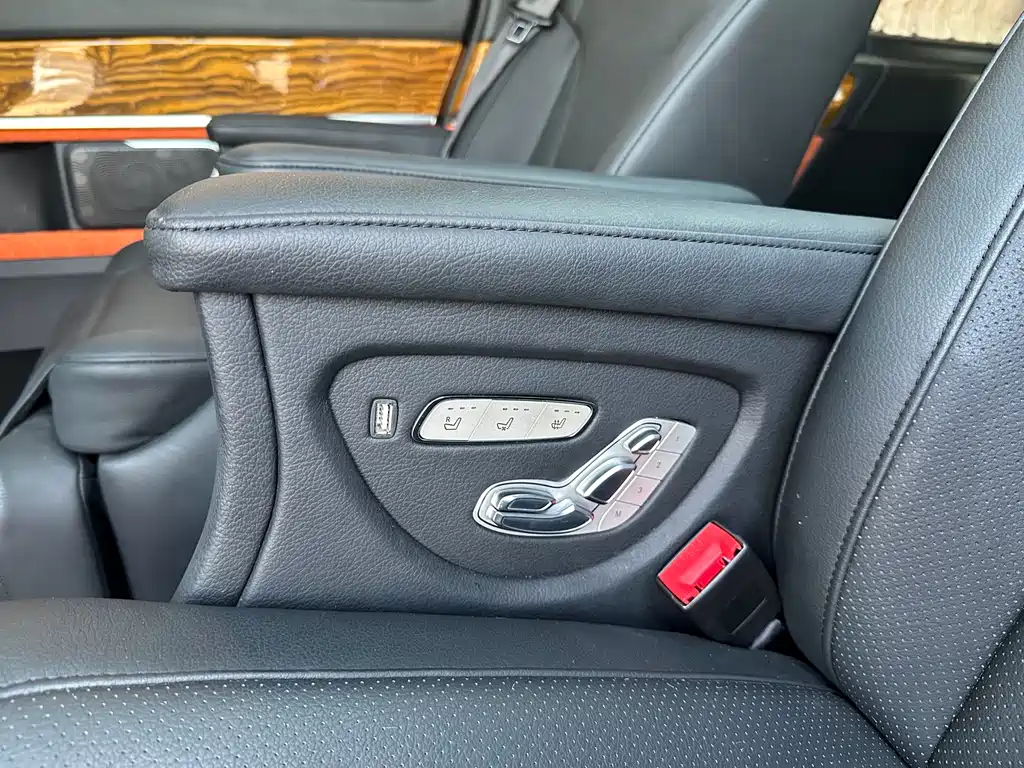 Mercedes-Benz V-Class 2018 — фото 10