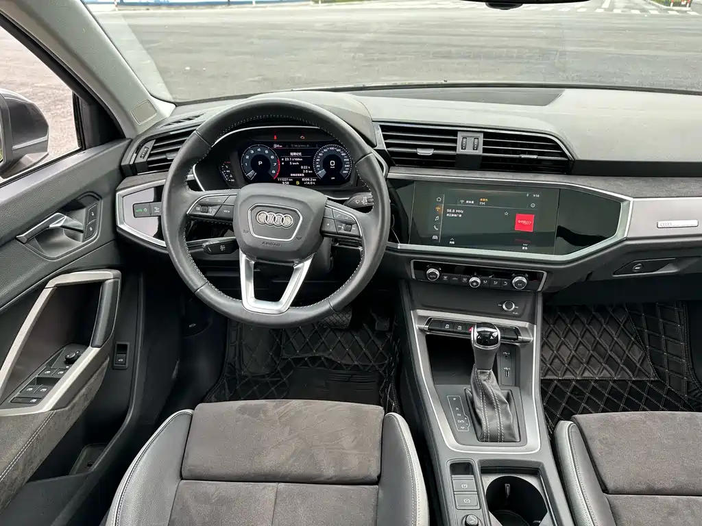 Audi Q3 2019 — фото 16