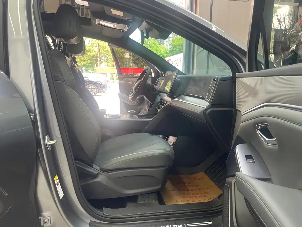 BYD L DM-i 2025 — фото 11