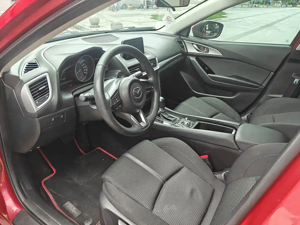 Mazda 3 Axela 2019 — фото 13
