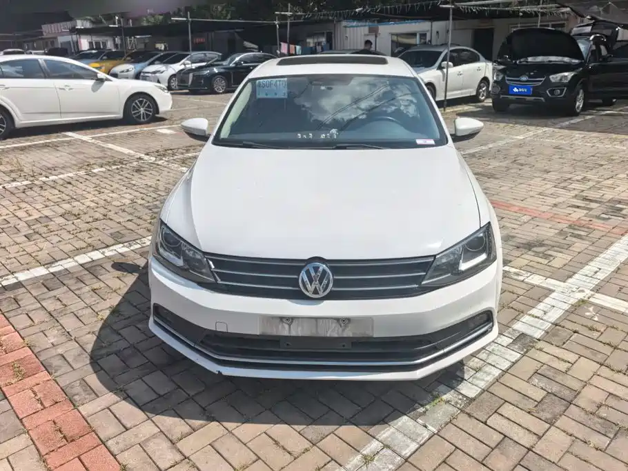 Volkswagen Sagitar 2016