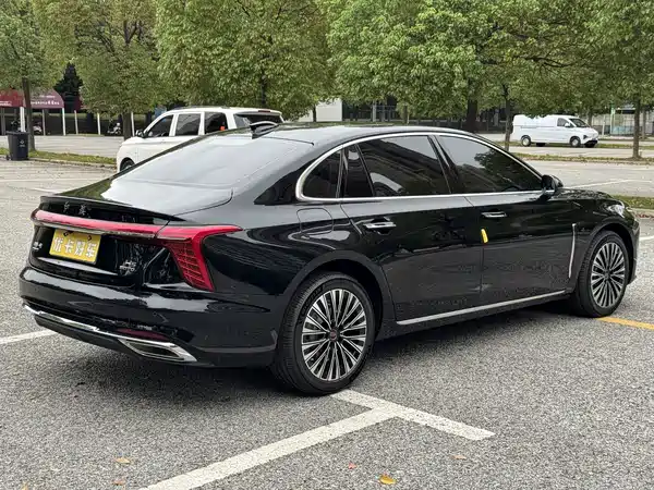 Hongqi H5 2025