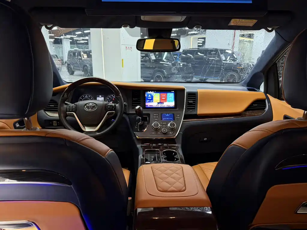 Toyota Sienna 2018 — фото 11