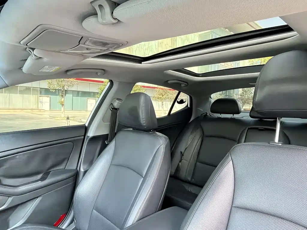 Kia K5 2015 — фото 18