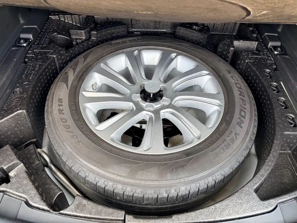 Land Rover Discovery Sport 2017 — фото 25