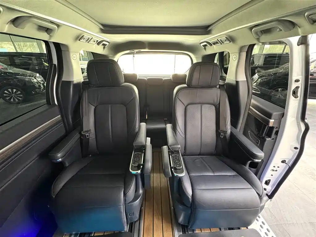 GAC Motor Trumpchi M8 2022 — фото 10