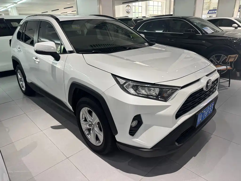 Toyota RAV4 2021 — фото 3