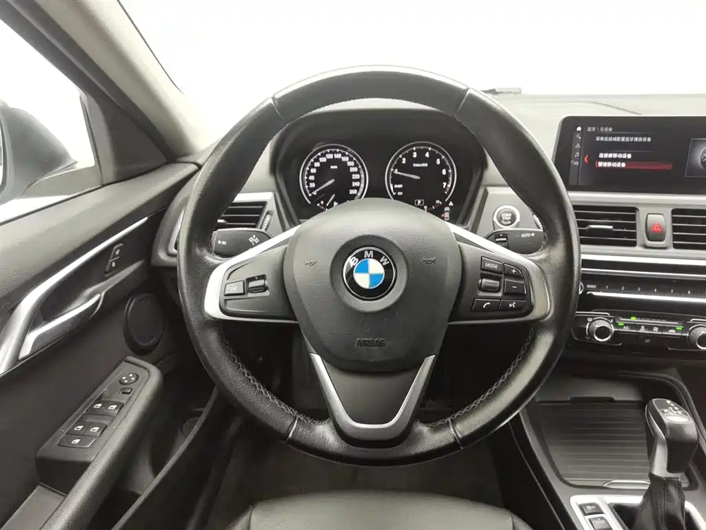 BMW 1 Series 2019 — фото 11