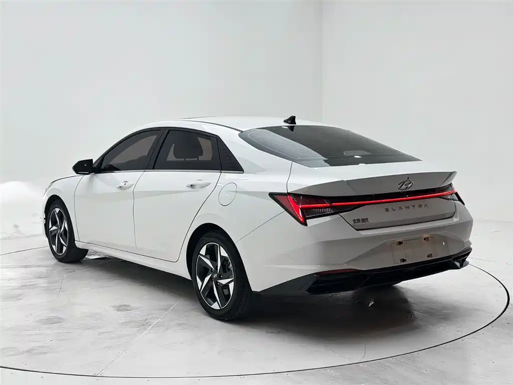 Hyundai Elantra 2022 — фото 4