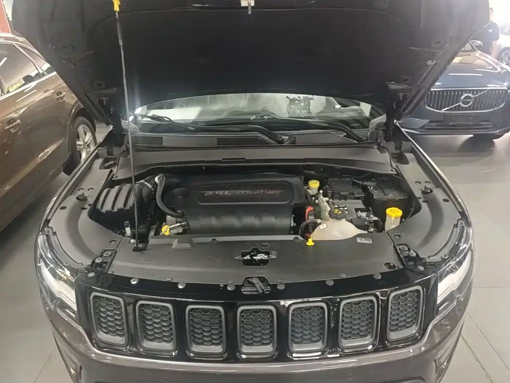 Jeep Compass 2017 — фото 20