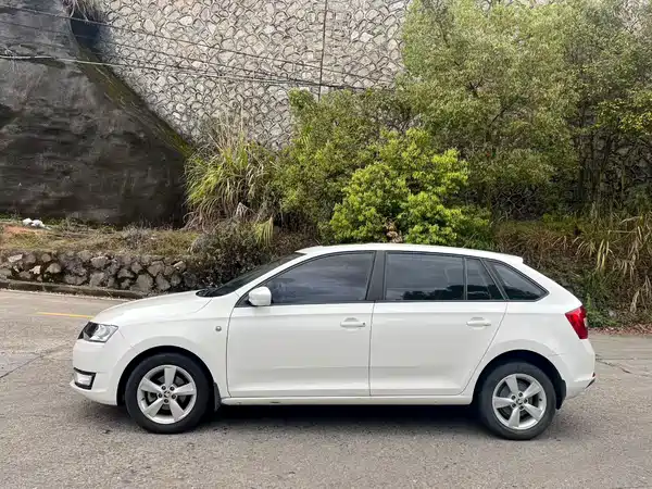 Skoda Rapid Spaceback 2014