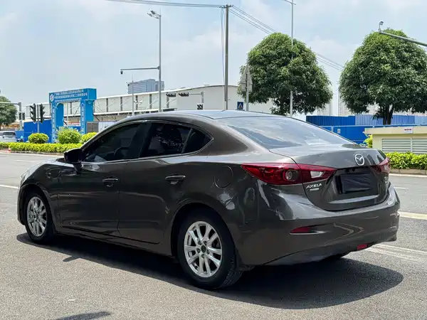 Mazda 3 Axela 2015