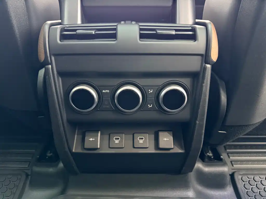 Land Rover Defender 2021 — фото 19
