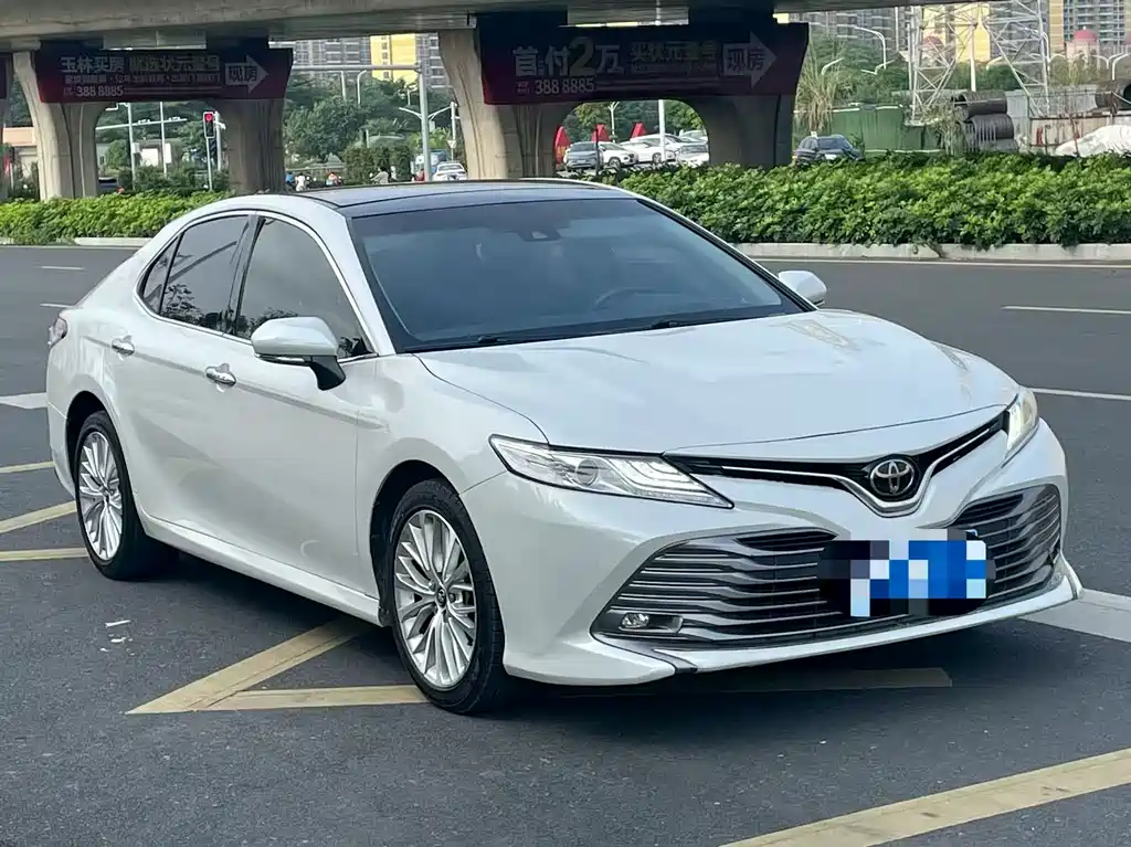 Toyota Camry 2018 — фото 3