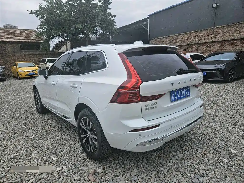 Volvo XC60 2022 — фото 6