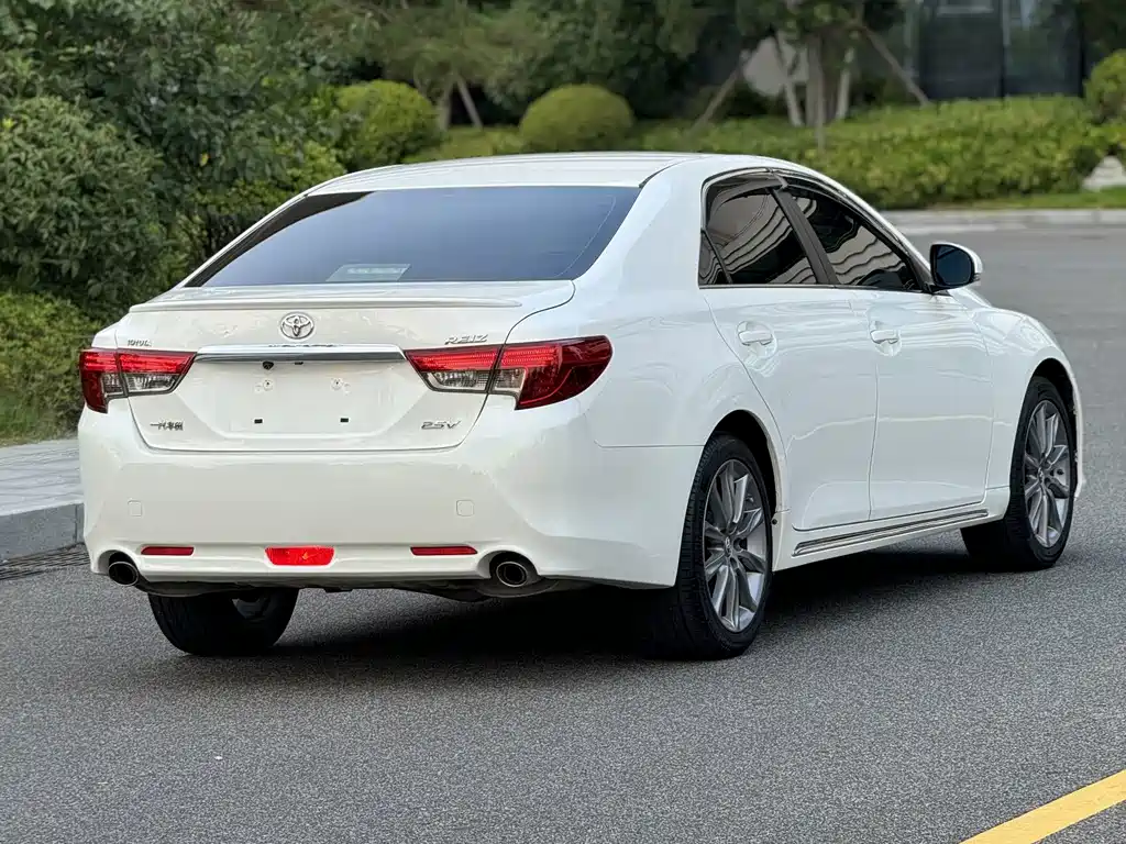 Toyota Reiz 2015 — фото 21