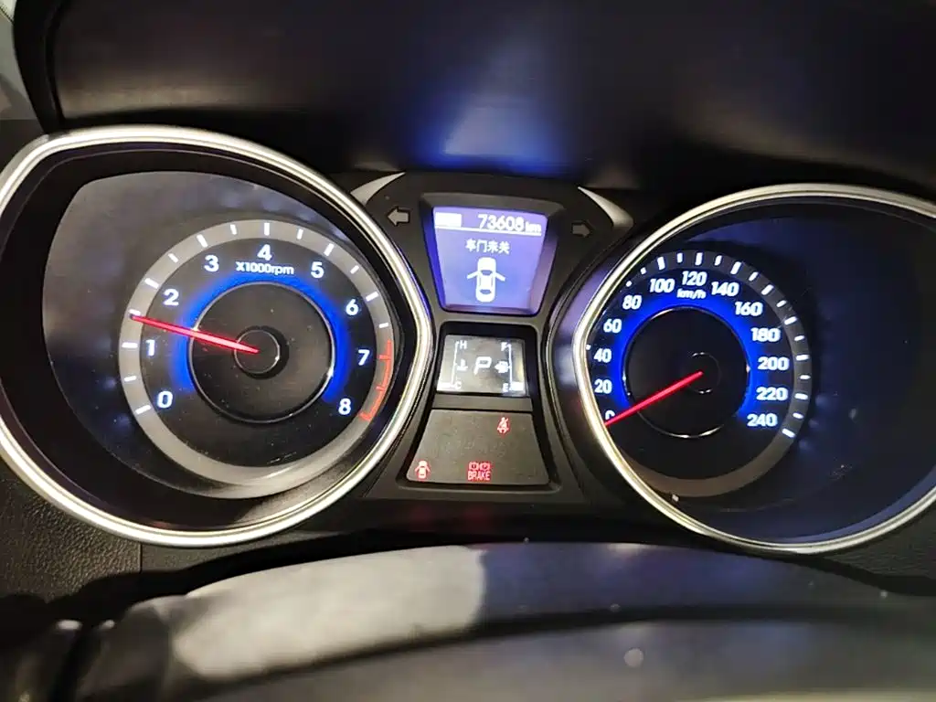 Hyundai Elantra Langdong 2017 — фото 12