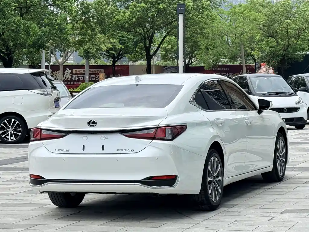Lexus ES 2022 — фото 3