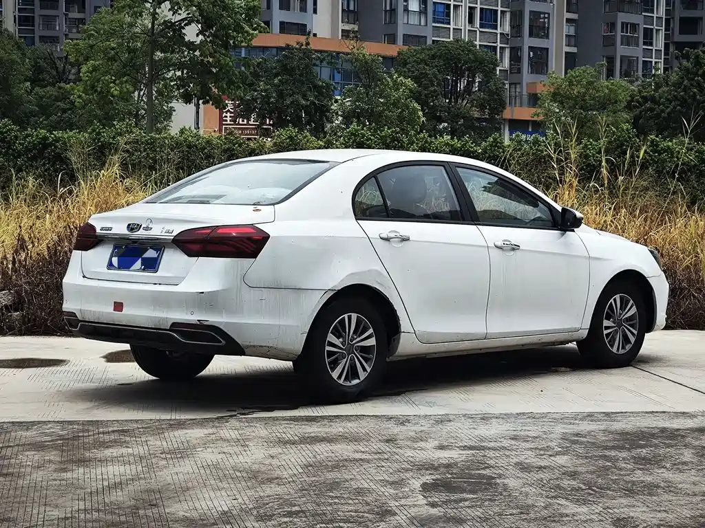 Geely Emgrand 2018 — фото 3