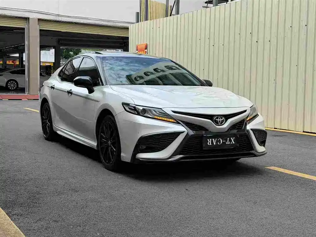 Toyota Camry 2022 — фото 3