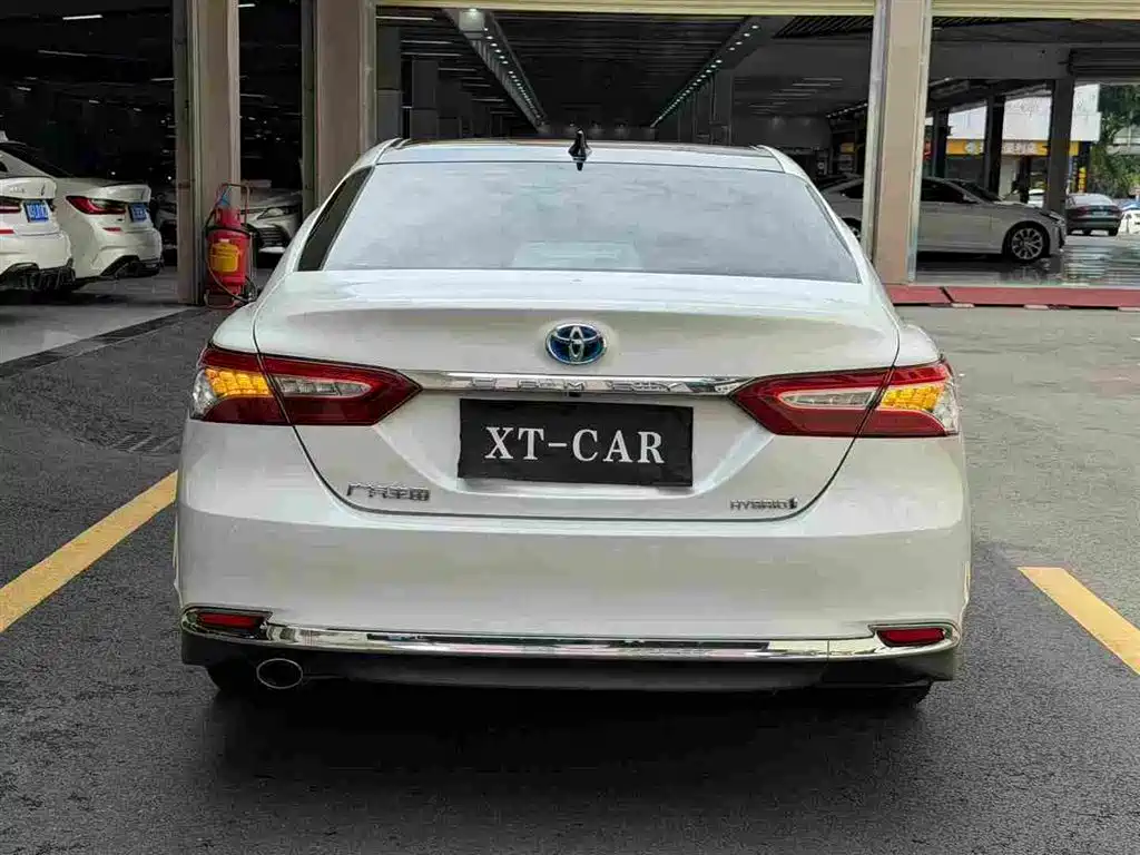 Toyota Camry 2023 — фото 8